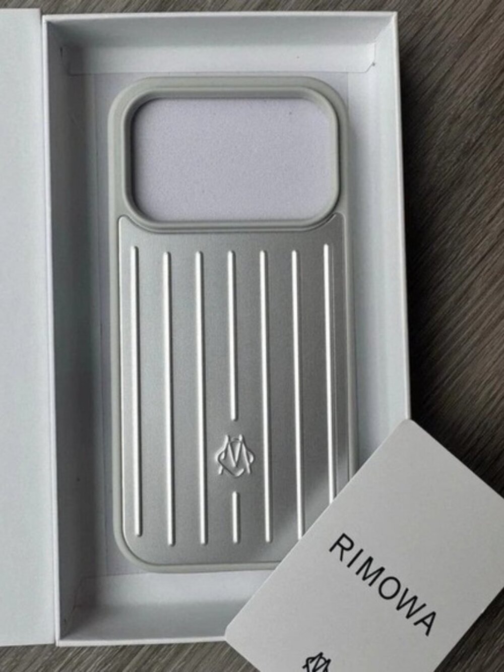 New RIMOWA Apple iPhone 17 Pro Max Silver Aluminium Phone Case Magsafe